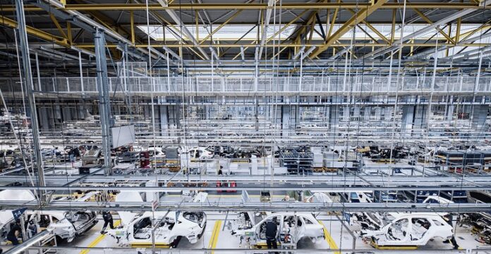 Produktionsjubiläum bei Mercedes-Benz: 50 Millionen Fahrzeuge aus globalem ProduktionsnetzwerkProduction anniversary at Mercedes-Benz: 50 million passenger cars from the global production network