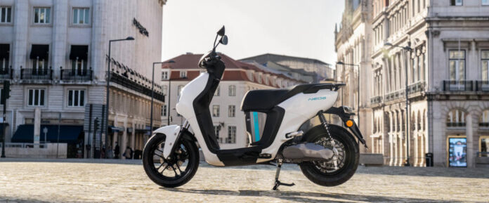 New 2022 Yamaha NEO’s electric scooter