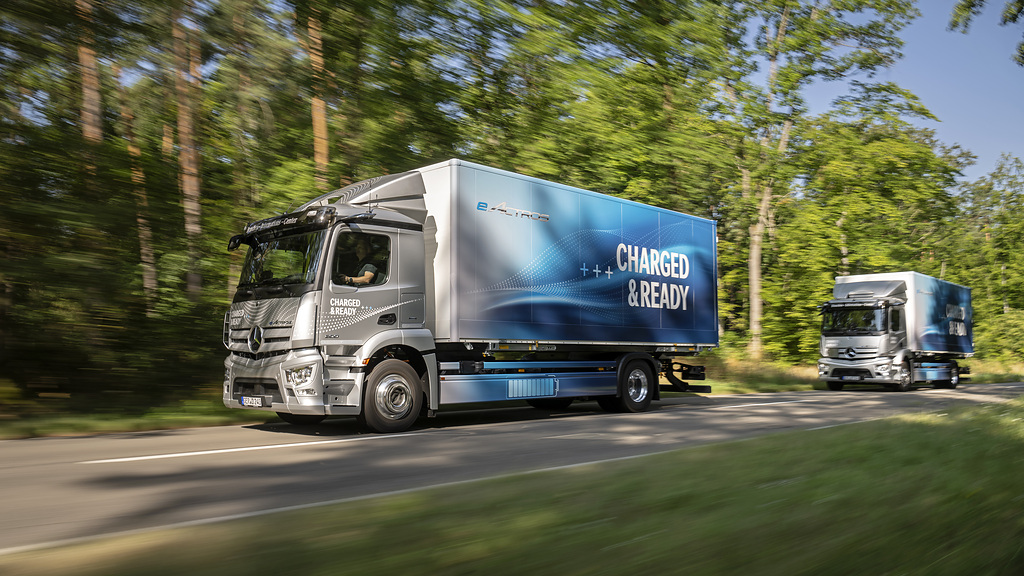 Einfacher Einstieg in die E-Mobilität Mercedes-Benz Trucks eröffnet Ladepark für Kunden in WörthAn easy gateway to electric mobility: Mercedes-Benz Trucks opens charging park for customers in Wörth