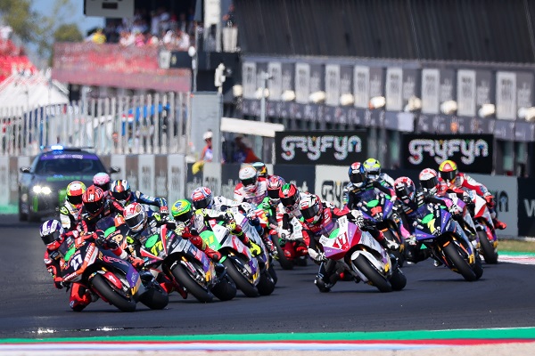 MotoE 2022 - Gara 2 a Misano, Casadei guida il gruppo  - motogp.com