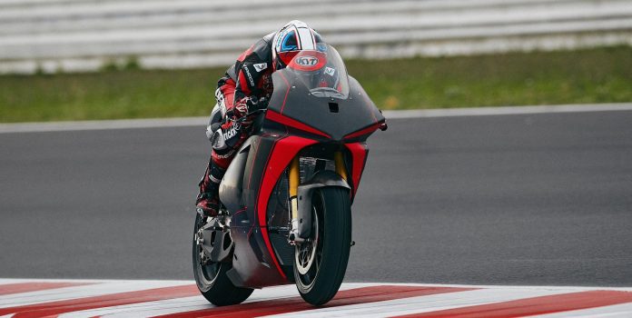 Auf der IAA Mobility in München wurde die Ducati V21L mit einer speziellen Lackierung in den traditonellen Motorsportfarben der Marke gezeigt.Ducati V21L auf Testfahrt.